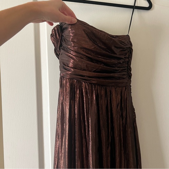 Bronze gown with slit - Picture 5 of 5